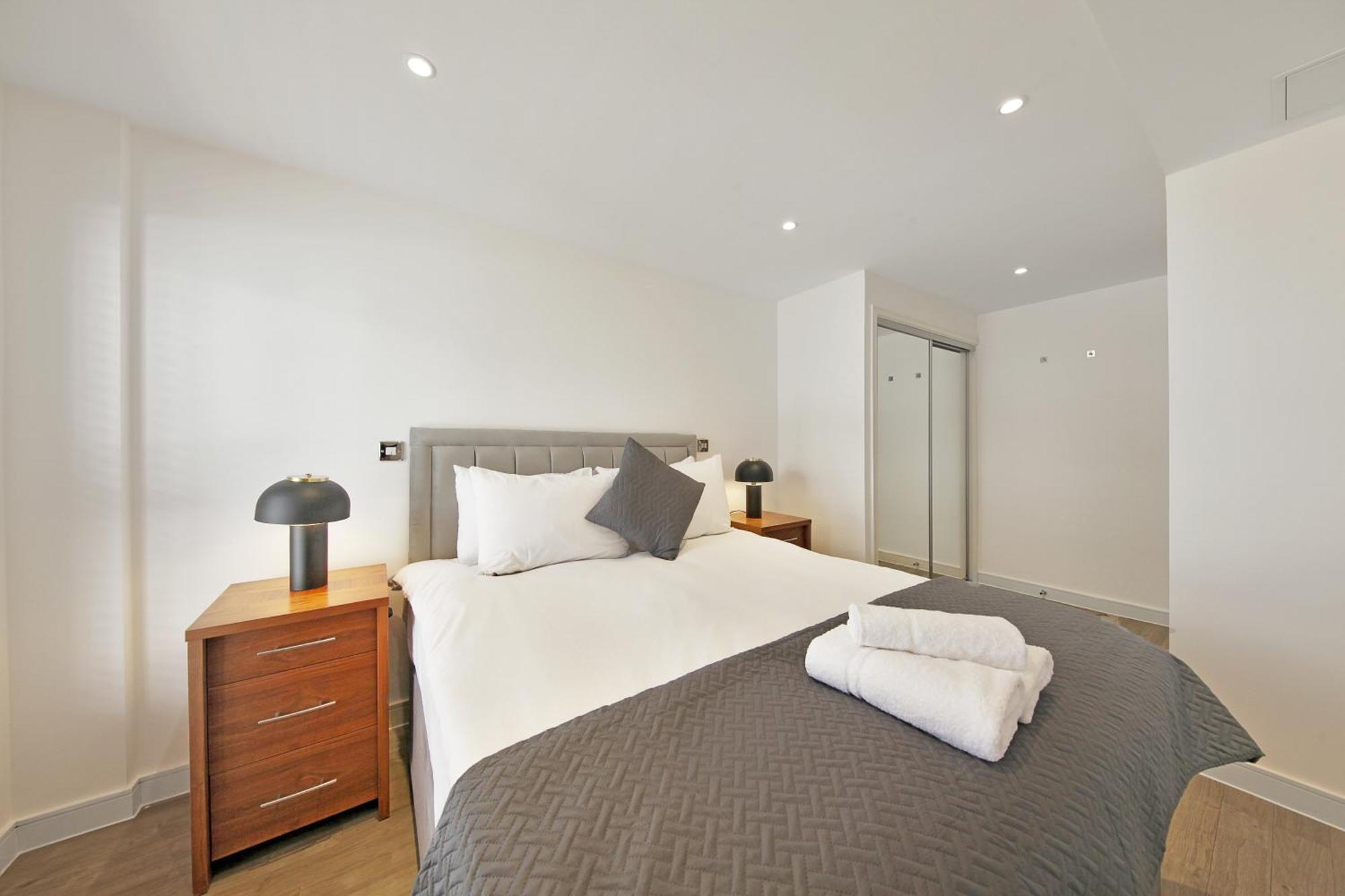 2 Bed Executive Apartment Next To Liverpool Street Free Wifi By City Stay Aparts ロンドン エクステリア 写真