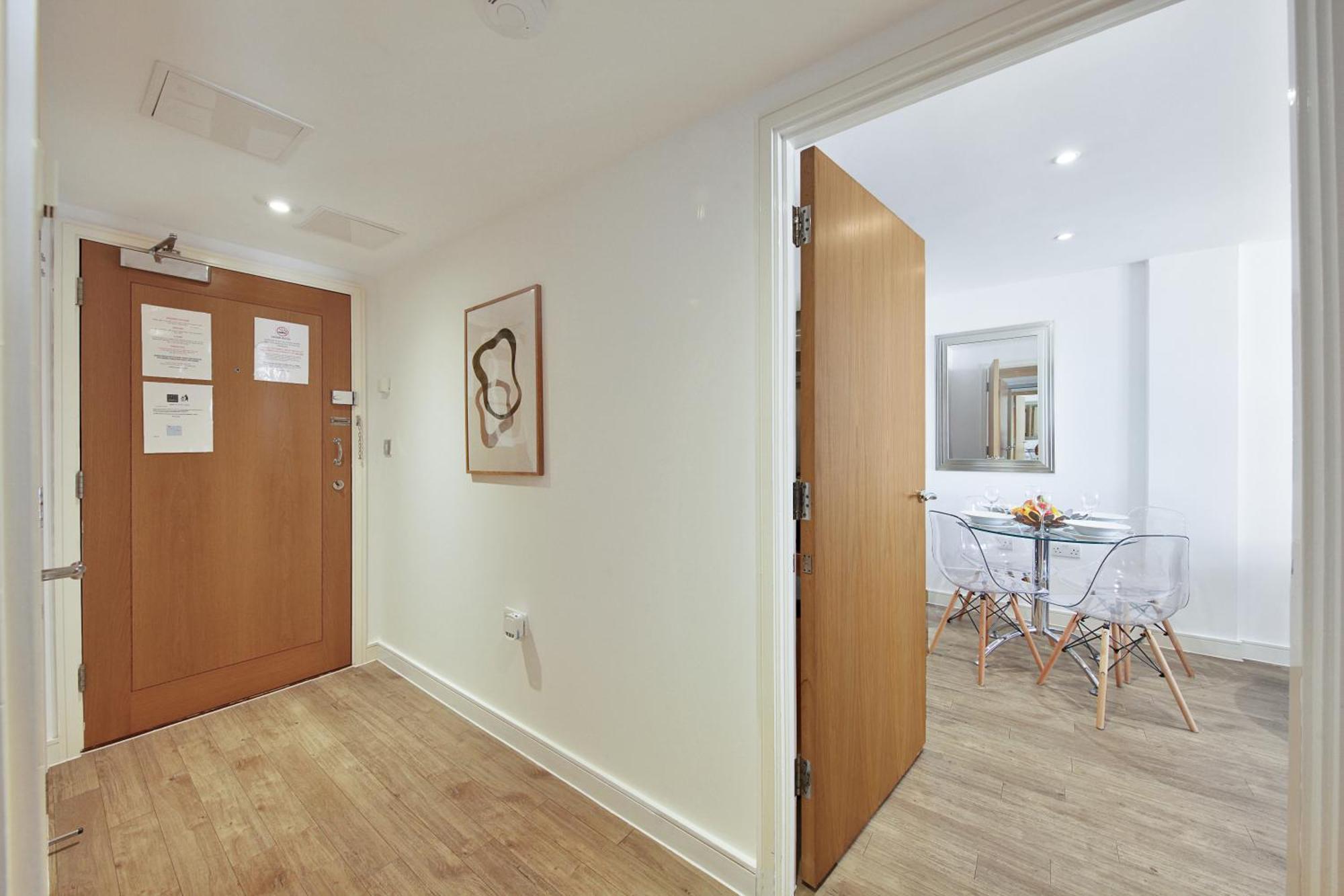 2 Bed Executive Apartment Next To Liverpool Street Free Wifi By City Stay Aparts ロンドン エクステリア 写真