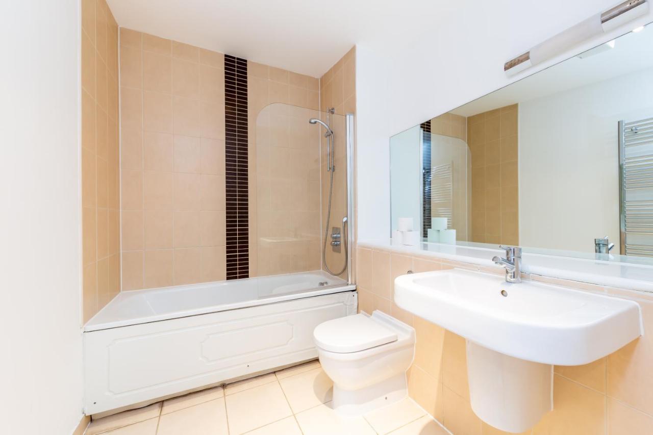 2 Bed Executive Apartment Next To Liverpool Street Free Wifi By City Stay Aparts ロンドン エクステリア 写真